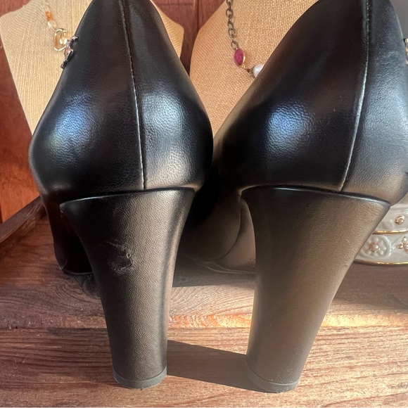Chanel Interlocking CC Logo Heels 7.5, black. Open Toe - Picture 4 of 10